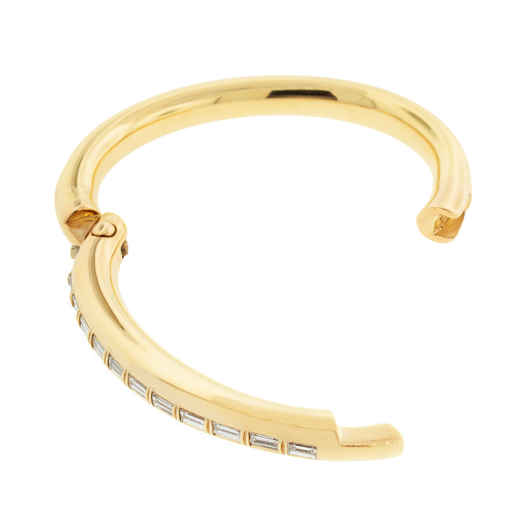 LUIS MORAIS 18K polished yellow gold Carabiner bangle bracelet with white diamond baguettes. Hinge closure.  Width: 8 mm 