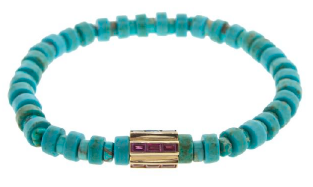 Croix en or avec saphirs sur un bracelet de perles