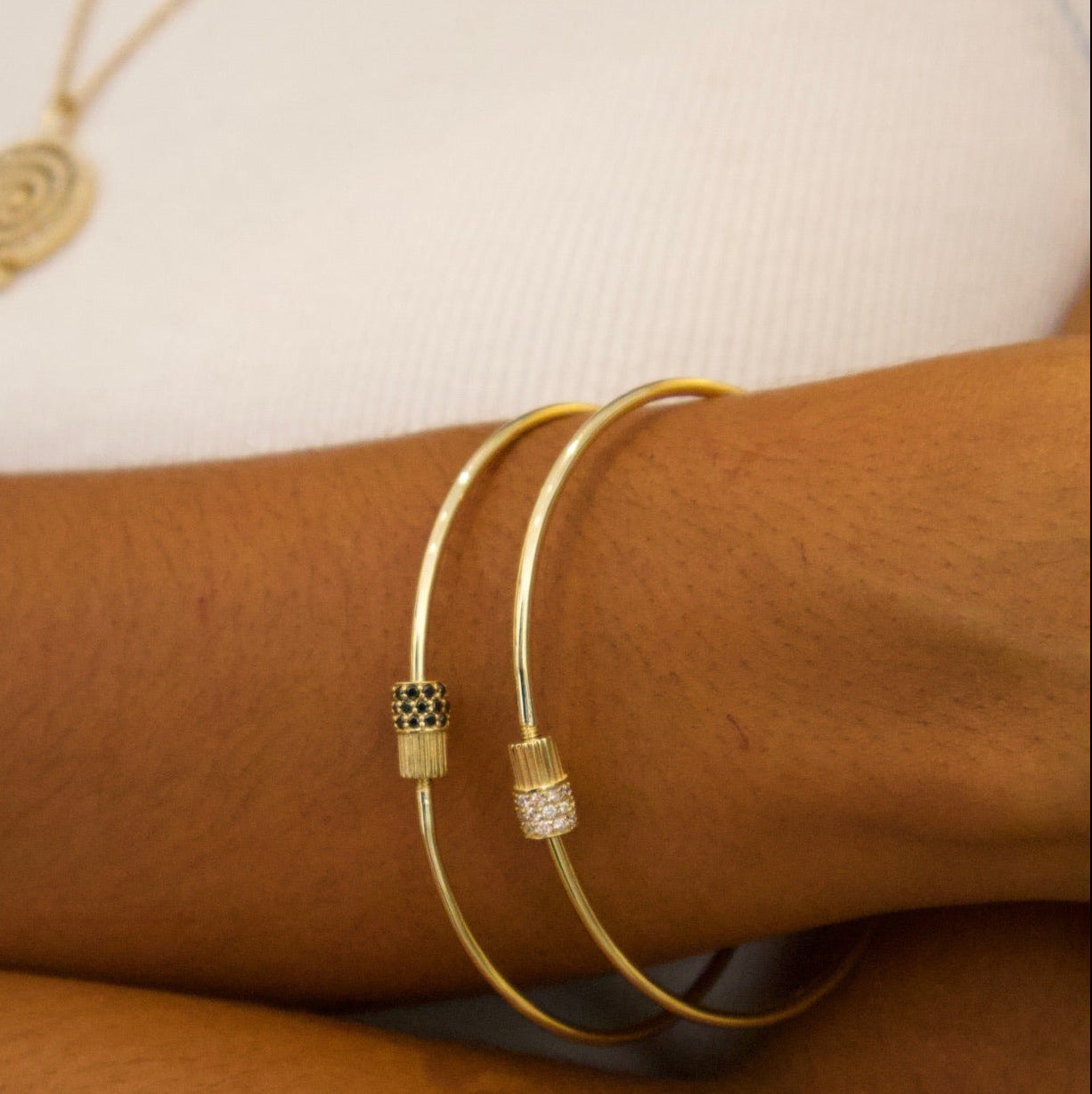 Thin Screw Bracelet with Black Diamonds