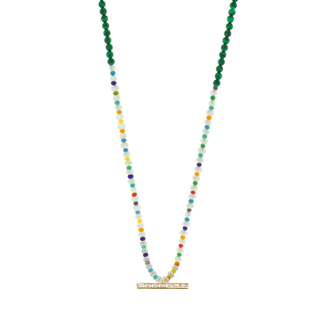 Barre d'identification de baguette de diamant TLC sur collier de perles de malachite de perle