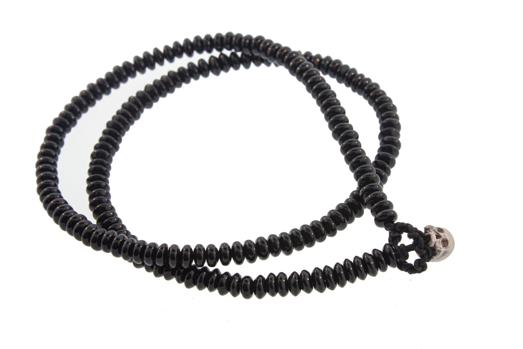 Bracelet double tour demi-crâne doré sur perles d'onyx