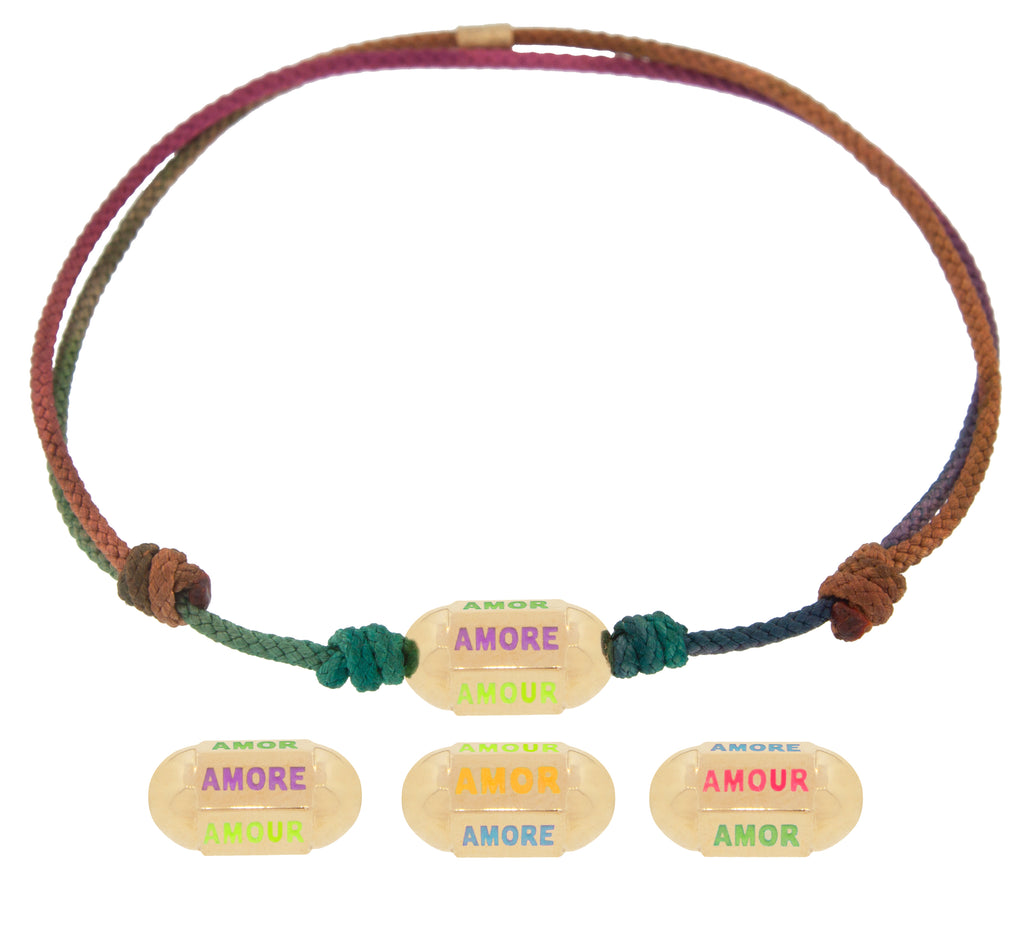 Amor, Amore, Amour Perle hexagonale sur un bracelet cordon