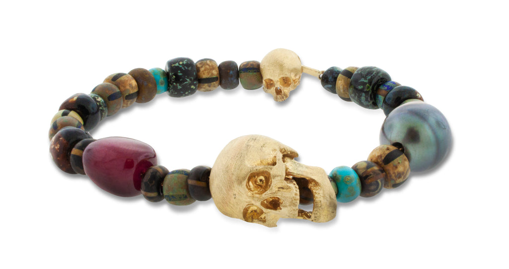 Gold G6 Multi Skull With Clasp With A Black Pearl Bracelet